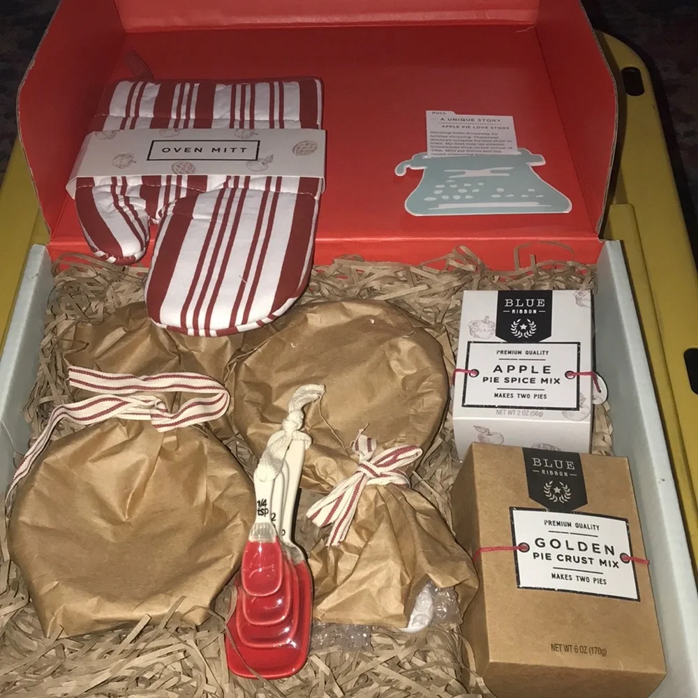 NWT Apple Pie Gift Set by thoughtfully